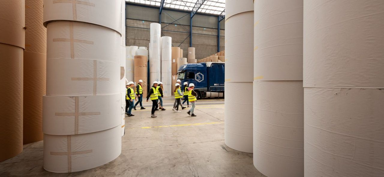 Groep studenten op bedrijfsbezoek bij Van Moer