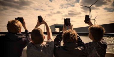 Havenlandklassen: enkel leerlingen maken een foto tijdens de cursus 'phonografie'